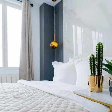Luxurious With Stylish Design And Comfort - 104 Appartamento *