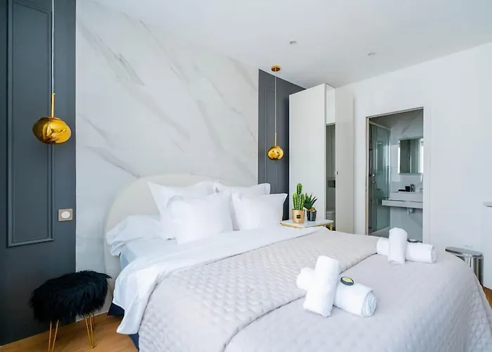 Luxurious Apartment With Stylish Design And Comfort - 104